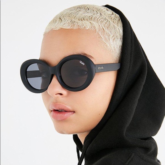 Quay Mess Around Sunglasses - Picture 2 of 8